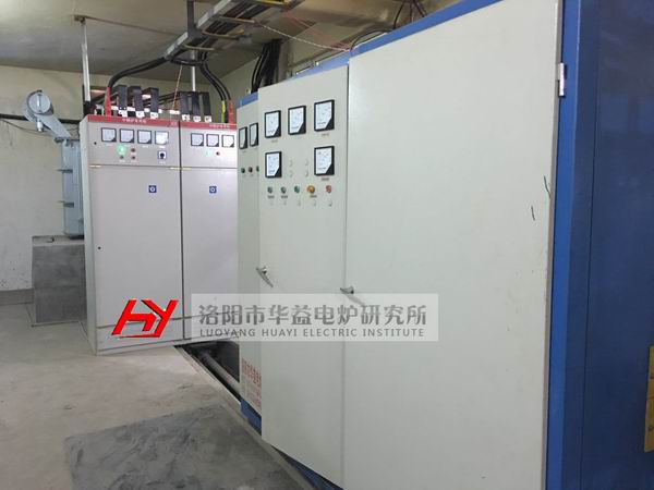 2噸中頻熔煉爐用中頻電源客戶(hù)現(xiàn)場(chǎng)